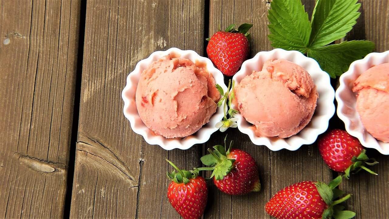 homemade strawberry fro-yo