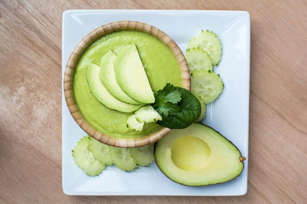 Spicy avocado with cucumber slices