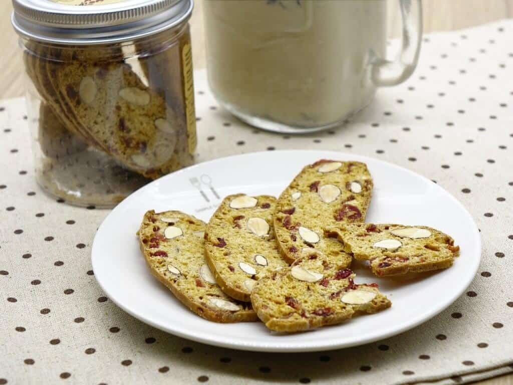 goji pistachio dinner cookie