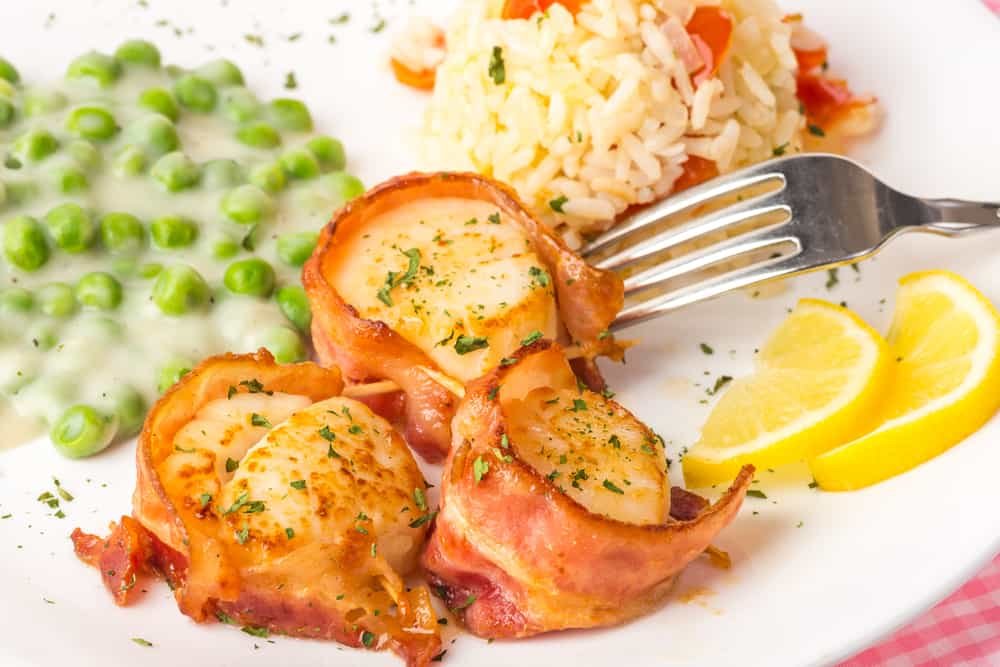 Prosciutto-wrapped scallops