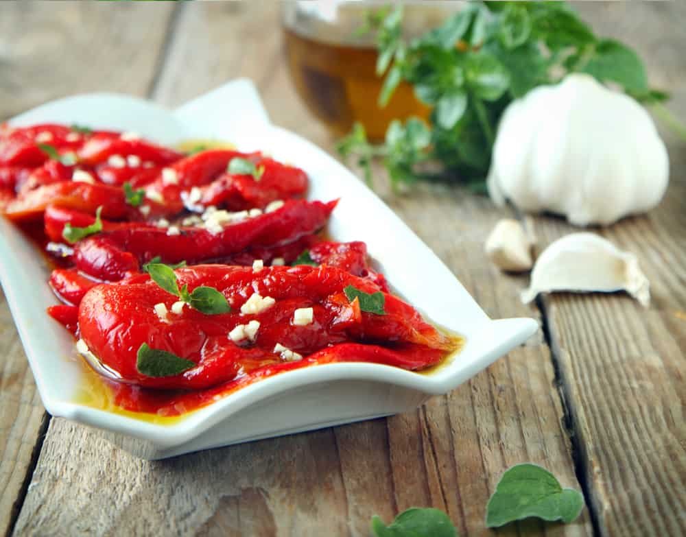 Red pepper with guacamole